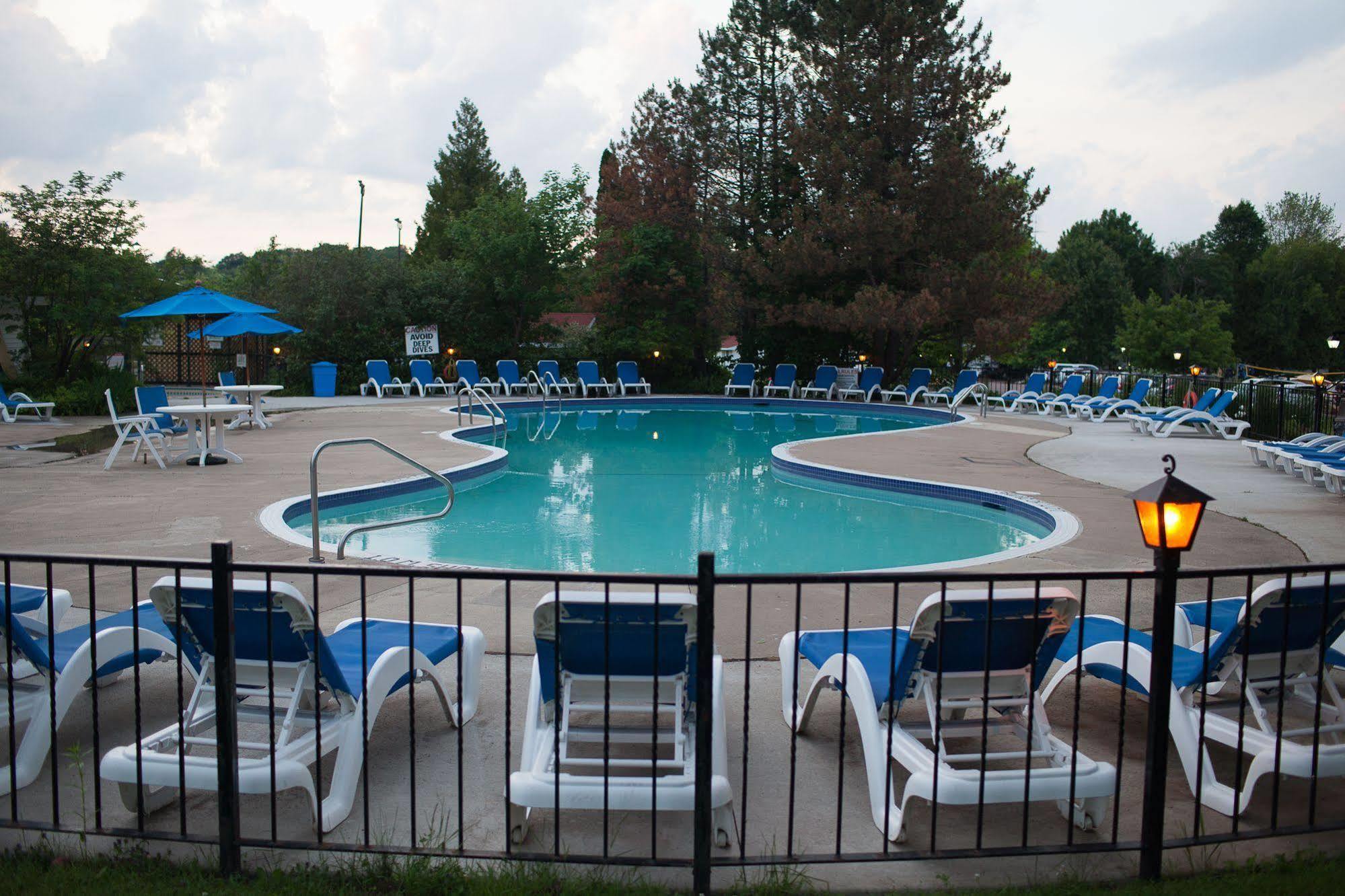 Clevelands House Hotel Minett Bagian luar foto