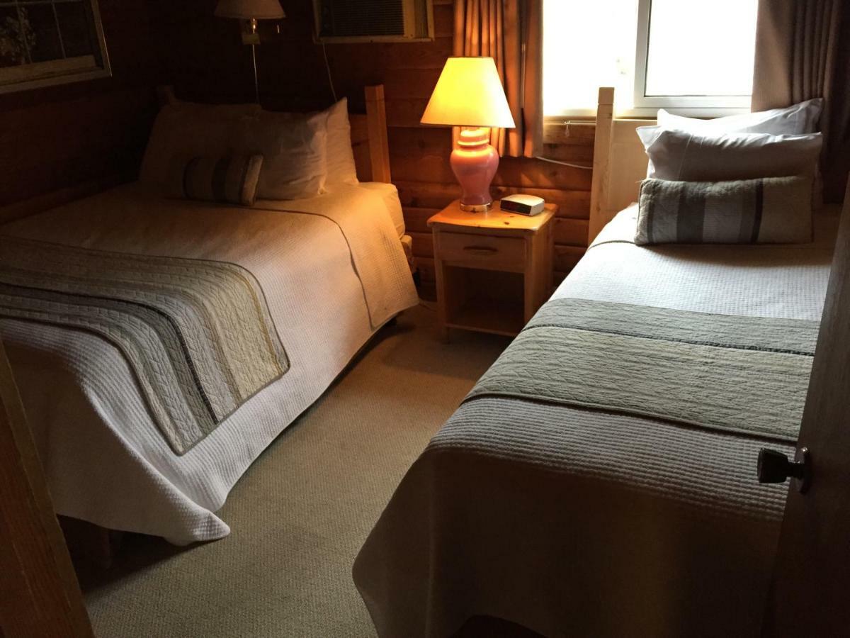 Clevelands House Hotel Minett Bagian luar foto