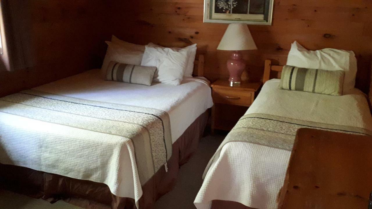 Clevelands House Hotel Minett Bagian luar foto