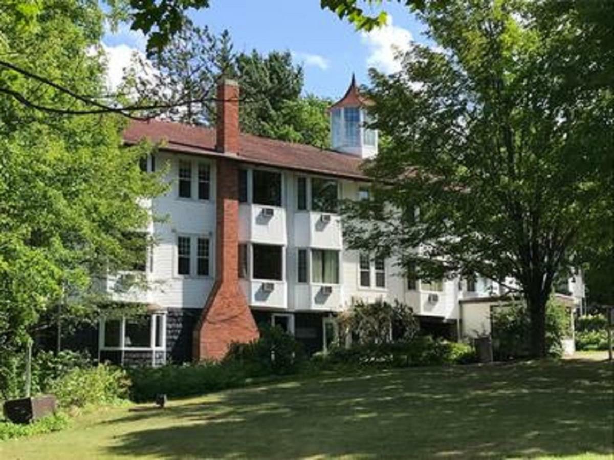 Clevelands House Hotel Minett Bagian luar foto
